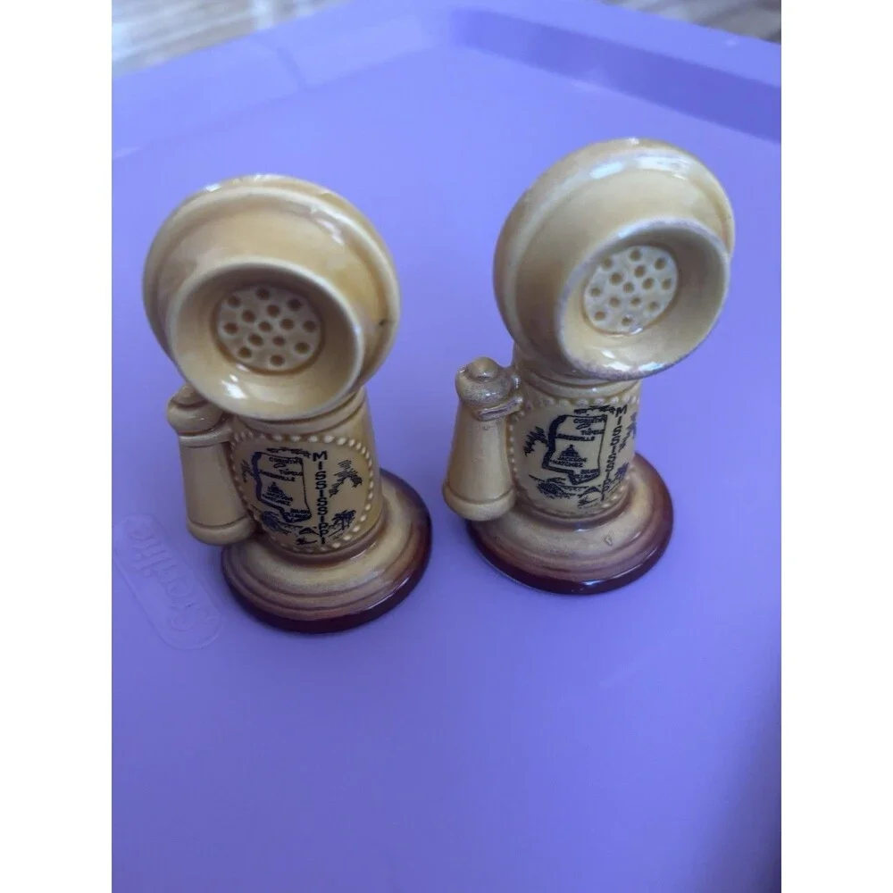 Vintage Old Fashioned Telephones Salt & Pepper Shakers Set Pair Japan